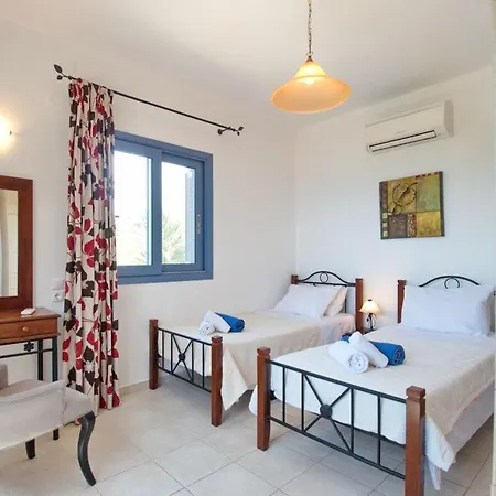Villa Kleismata Sleeps 6 *