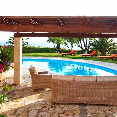 Villa Kleismata Sleeps 6 *