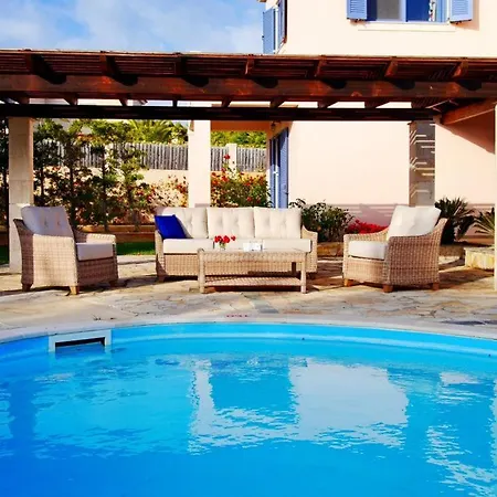 Kleismata Sleeps 6 *