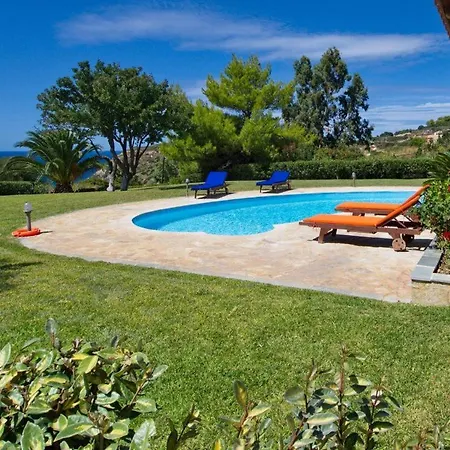 Kleismata Sleeps 6 Villa