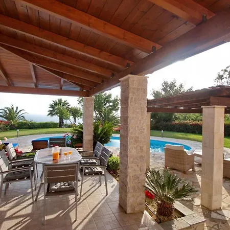 Kleismata Sleeps 6 *